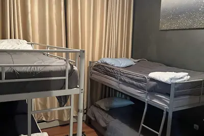 Image de Spacious 3-bedroom apartment with WiFi, Ac in welcoming Jersey City