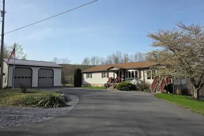 Image de 5-bedroom Mountain Home with Ac & Hot Tub on 80 acres close to Raystown Resort.