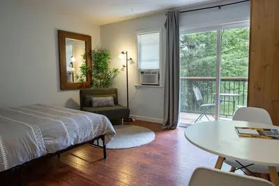 Image de The Flats at Cedar Springs | Full Kitchen & Steps to Lake