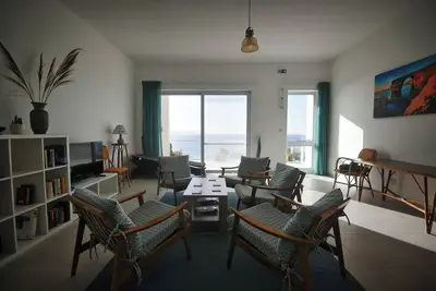 Image de Spacious and comfortable seafront apartment, exceptional views in quiet setting