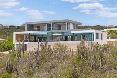 Luxury Ocean View Villa w/ Huge Private Pool, 3 Ensuite Beds & Dive Facilities