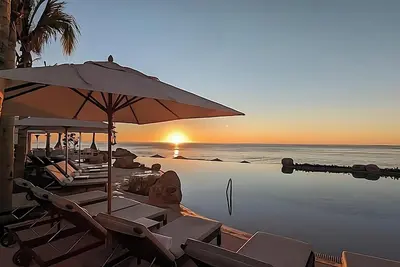 Image de Escape To Luxury! ! 1br/2ba Ocean View-Private Balcony-Lazy River-Infinity Pool! !