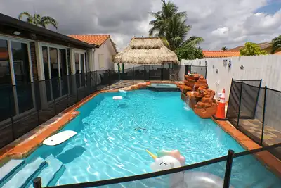 Image de Heated Pool & Full House
