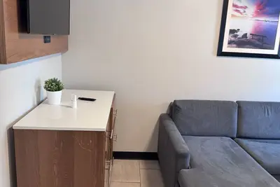 Image de Deluxe Apt\nBedroom 1:2 full beds\nBedroom 2:2 full beds\nLiving room:1 sofa bed