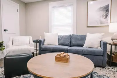 Image de Cozy 2b/1bath Home- 3 miles to Casino