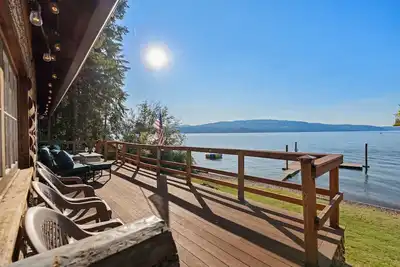 Lakefront Cabin Sleeps 6 – Private Dock, Jacuzzi, 80' Beachfront & Sunsets!