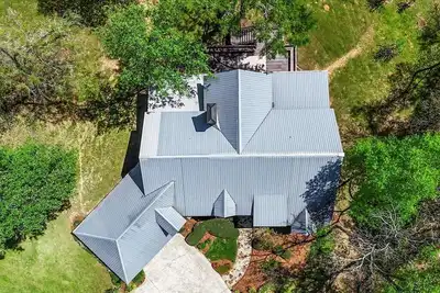 Image de Experience Peace by the Creek  A 5-Bedroom Retreat
