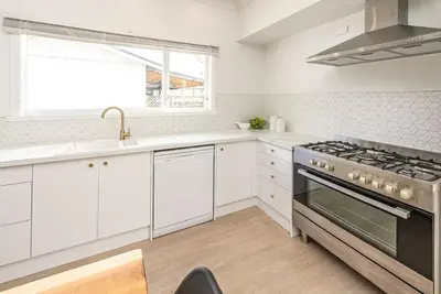 Image de Luxury Living Central College Estate Springvale