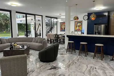 Image de Villa élégante et moderne à Playa Nueva Romana2