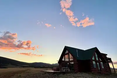 Image de Sky Acres - Luxe Lodge + Hot Tub + 2 Fireplaces on 50 Private Acres