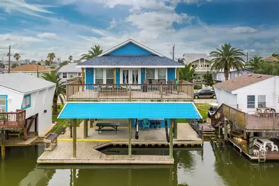 Image de Charming Canal Home 3 Min Dr to Beach + Outdoor Space