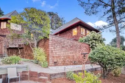 Image de 4bd+Grand Room Marin Home w/ Hot Tub, Billiards, Bbq, Views!