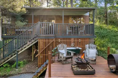 Image de Rustic Cabin. Outdoor Bath. Pet Friendly.