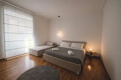 Habitat 42 - Roman Stay