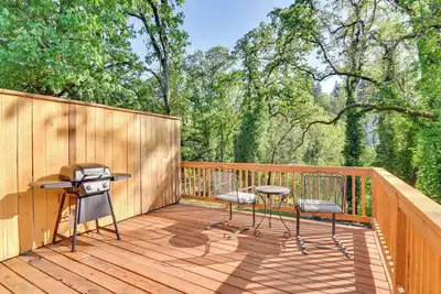 Image de Walk to Dtwn Milwaukie: Family Gem w/ Creek Access