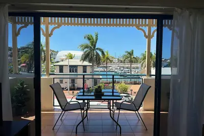 Image de Marina View Apartment - Steps Away from Cbd