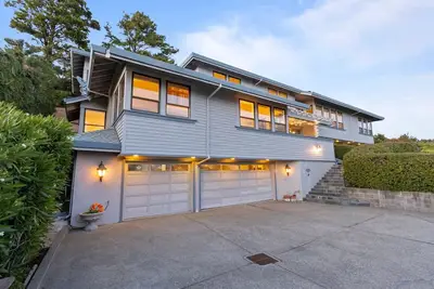 Image de Gated 6bd Retreat: Bay Views, HotTub, Theater, Games