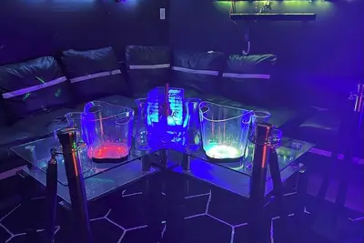 Image de Louis vuitton, versace Decor, Dance Pole, Pool Table, jacuzzi, Event Room