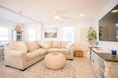 Image de 3br, 2ba Beach Escape - 1. 5 Blocks to Sand!
