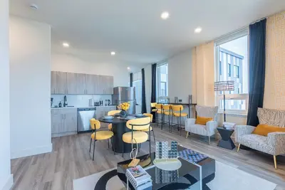 Image de Bright & Bold with Nyc Views, Sleep 13, Park 2 cars Free, 3br, 3Bath