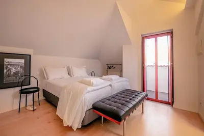 Image de Luxe Duplex Studio w/ Balcony | Clérigos by HostWise
