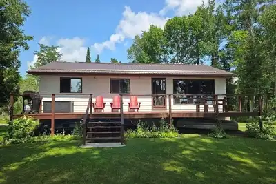 Image de Cozy Lakefront Cottage in Lakefield with Bunkie