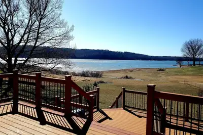 Image de Koester's Retreat- Lakefront; Very Gentle Slope to water; 4-bdm house; 3 Bath