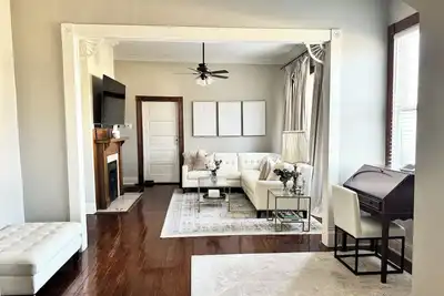 Image de Charming Spanish Town Chalet centrally located for Baton Rouge food and fun