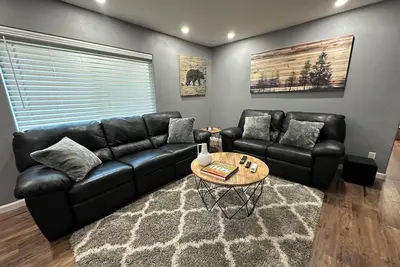 Image de Beautiful home on full acre of privacy just steps away from Columbia State Park