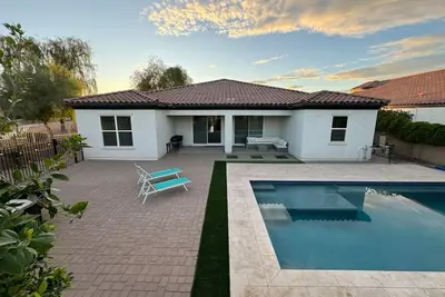 Image de Spacious 6-bedroom house with a pool, Ac, WiFi in beautiful Queen Creek!
