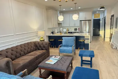 Image de Welcome to Golden Dome Retreat! ! ! ! Less than 3/4 mile from campus -Luxury condo!