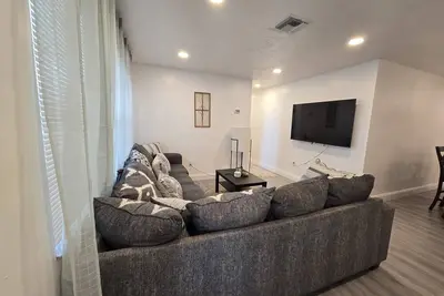 Image de Charming 4-bedroom house with Ac, WiFi in lovely Hollywood