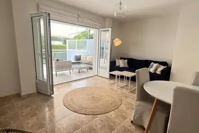 3 chambres au rez-de-chaussée avec piscine et park