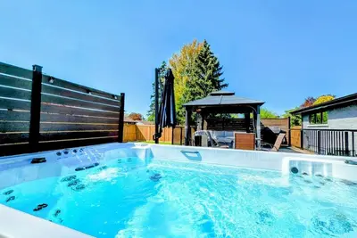 Image de Relax in Nature| SwimSpa + Fire Pit| Niagara Falls