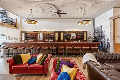 Image de Sleepy Saddle Saloon-Hot Tub-Historic-Renovated