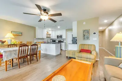 Image de Walk to Beach: Condo in Pensacola w/ Pool Access