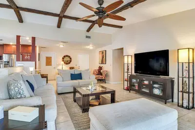 Outdoor Oasis: Spacious Stay in Clearwater!