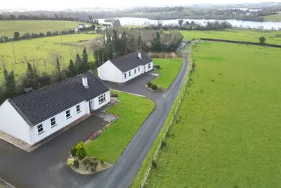 Image de Cassidy Cottages No. 4. Cosy and peaceful 3 bed cottage with lake views.