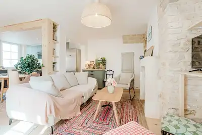 Image de Maison de vacances 'Charmante Maison Pierre À Ors' avec terrasse privée