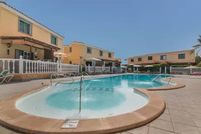 Image de Vacances 'Parrales' avec piscine partagée, Wi-Fi et climatisation