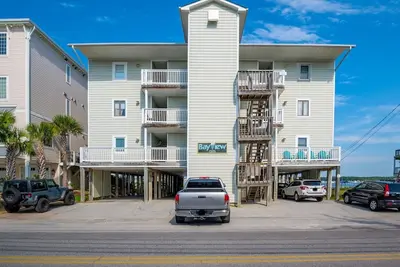 Image de Waterfront condo one block to Oceanfront