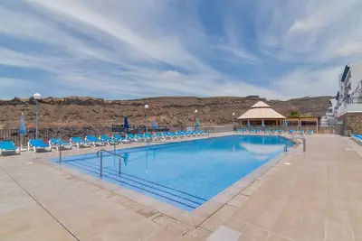 Image de Vacances 'Stunning Sunset Ocean View' avec vue sur la mer, piscine partagée et Wi-Fi