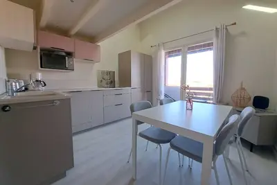 Image de T2 Duplex Refait Ă Neuf, Proche Plages, Parking et Wifi