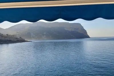 Image de Charmant Appartement à Cassis - Terrasse Face à la Mer -accès privé à la Mer.