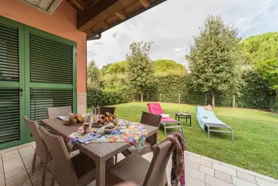Superbe villa avec jardin et piscine partagée