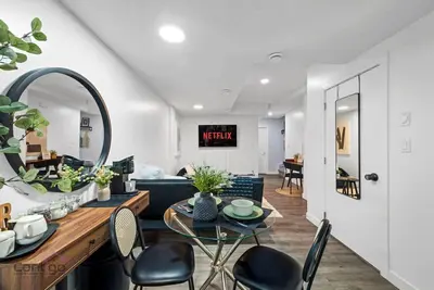Image de Cozy 2br Bsmt Suite | Near Commonwealth & Rogers!