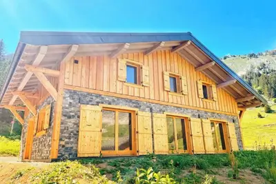 Image de Chalet 'Les Carroz De Mary - Sommand' avec vue sur la montagne, terrasse privée et Wi-Fi