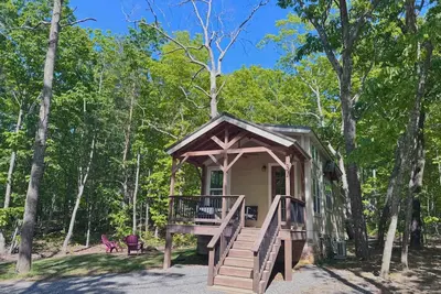 Image de Dogwood Cottage with Private Fire Pit – Sleeps 6