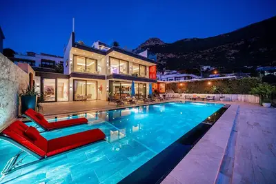 Image de Amazing 5 Bed Villa, Sauna, Hammam, Gym, Table Tennis, Rooftop Plunge Pool
