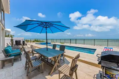 Image de Mimosa Bay: Waterfront Oasis w/ Heated Pool, Hot Tub & Bay Views
